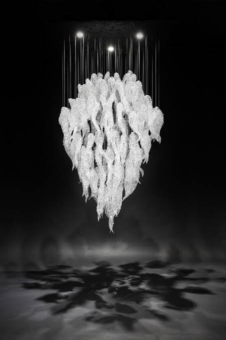 الثريات الزجاجية المنفوخة يدوياً