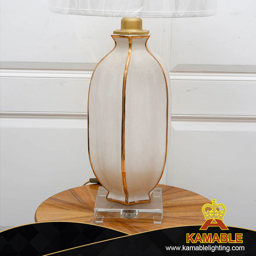 مصباح طاولة فيلا بالاس من السيراميك والكريستال الأبيض الرائع الرائع (KA526-T)
