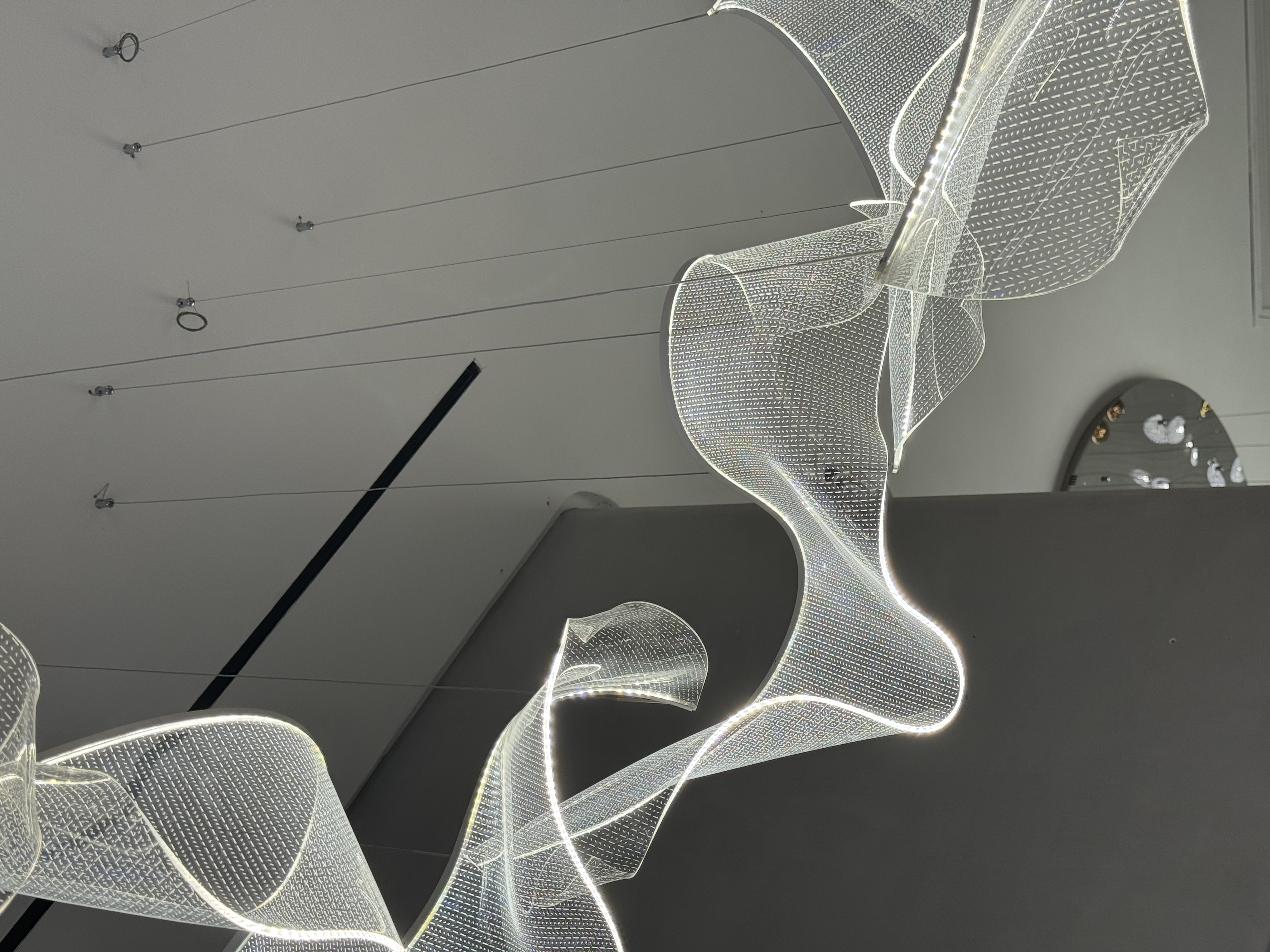 الثريات الحديثة