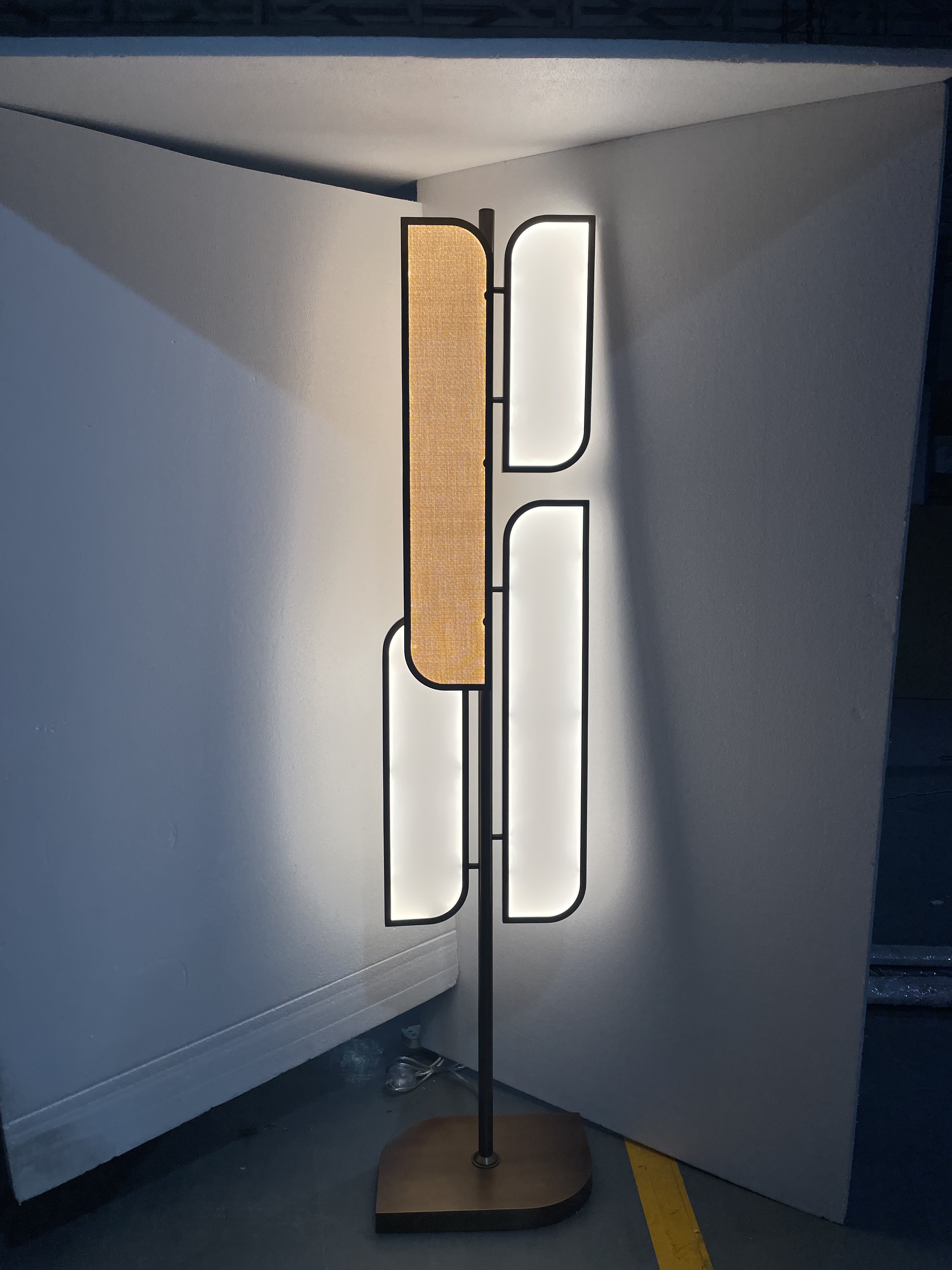 مصباح أرضي من الفولاذ المقاوم للصدأ