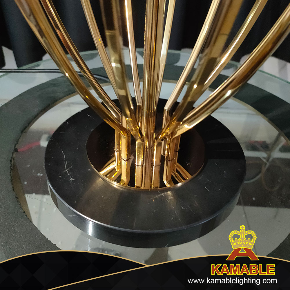 مصباح طاولة من القماش المطلي بالذهب اللامع في فيلا (KIB-12T)