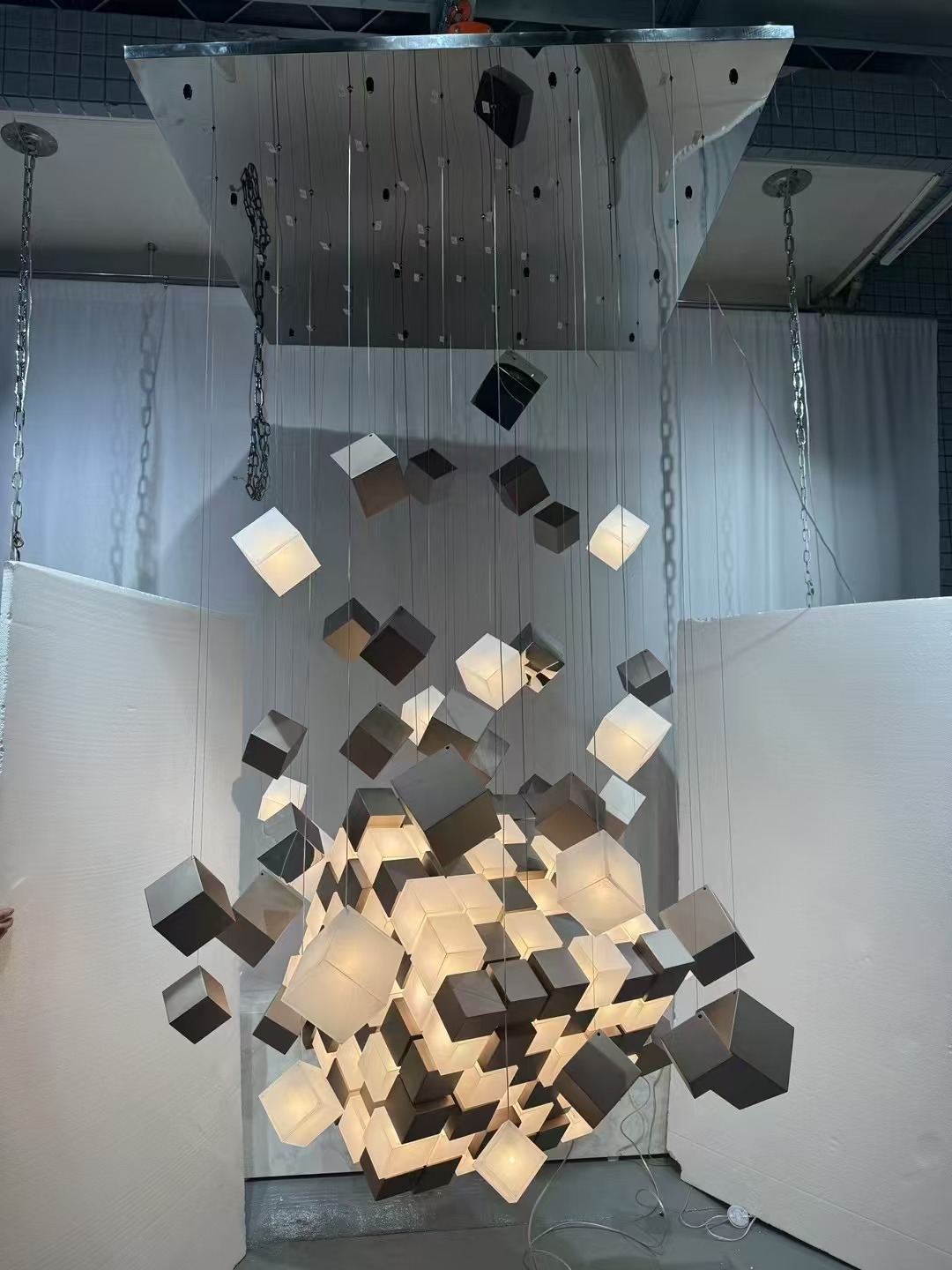 خدمة تصنيع الإضاءة المخصصة