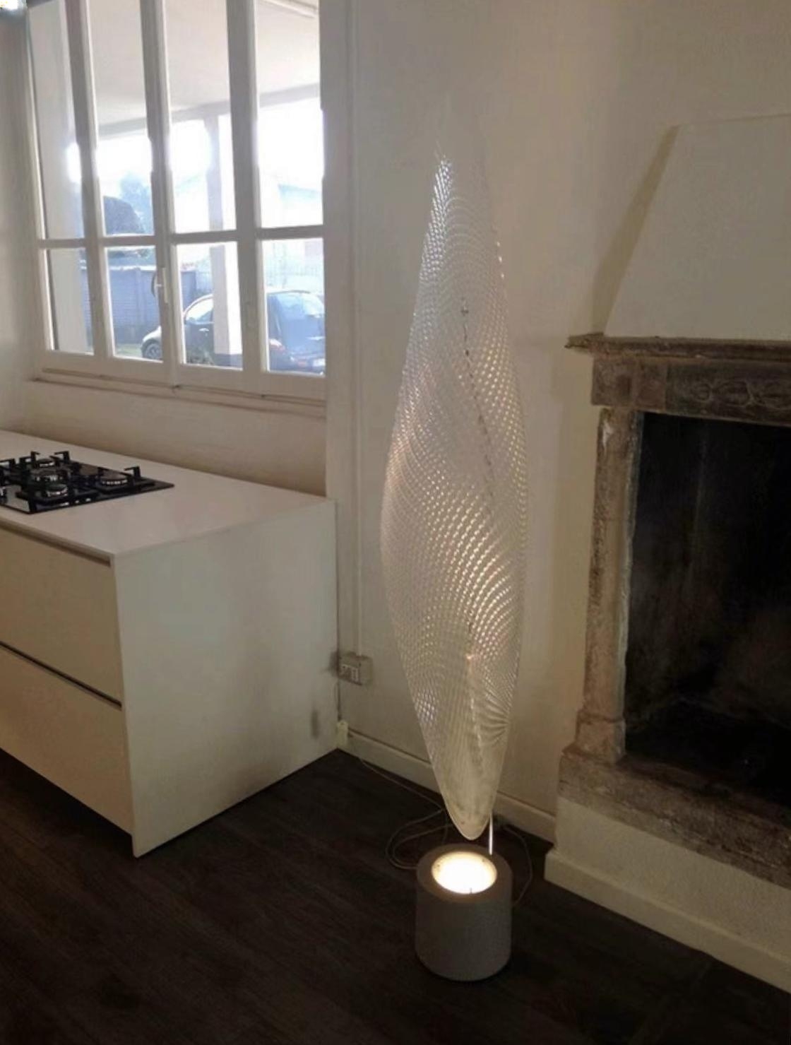 مصباح أرضي داخلي بتصميم خط أكريليك حديدي على الموضة من Nordic (6983F)