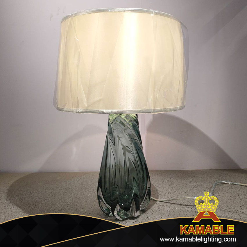 مصباح الطاولة المعدني الزجاجي الأخضر غير المنتظم المعاصر في فيلا (KIZ-75T)