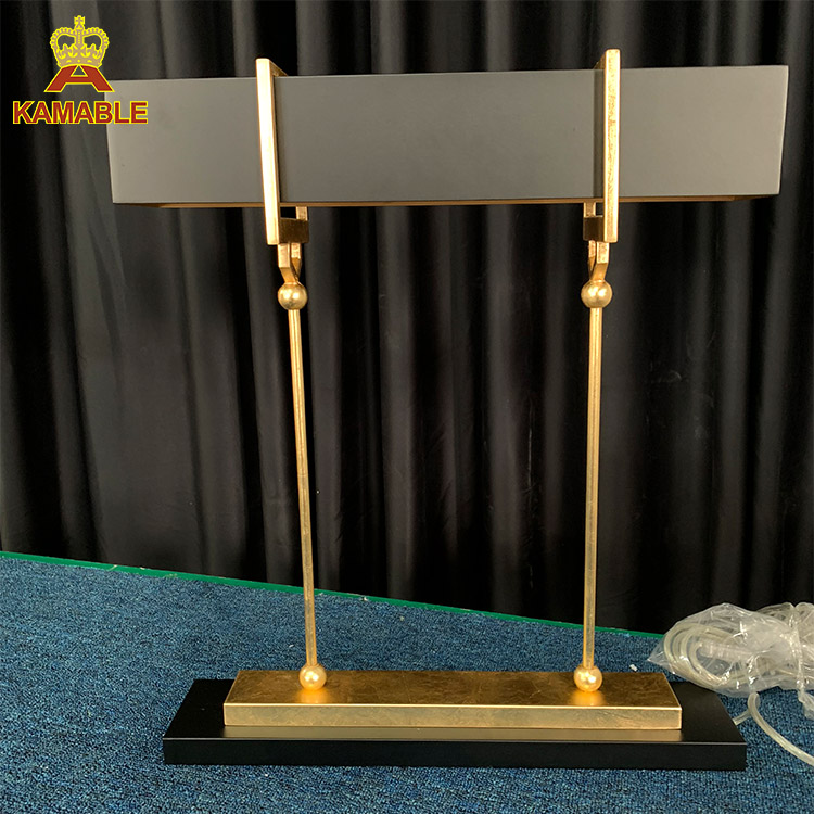 المستهلكون 