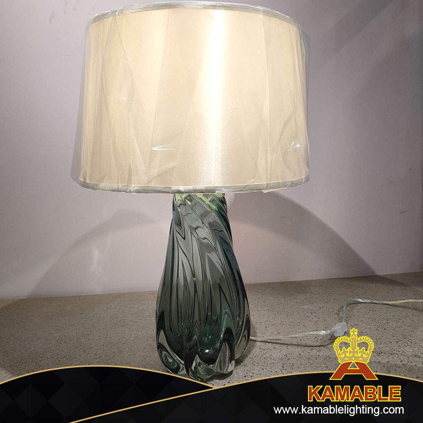 مصباح الطاولة المعدني الزجاجي الأخضر غير المنتظم المعاصر في فيلا (KIZ-75T)