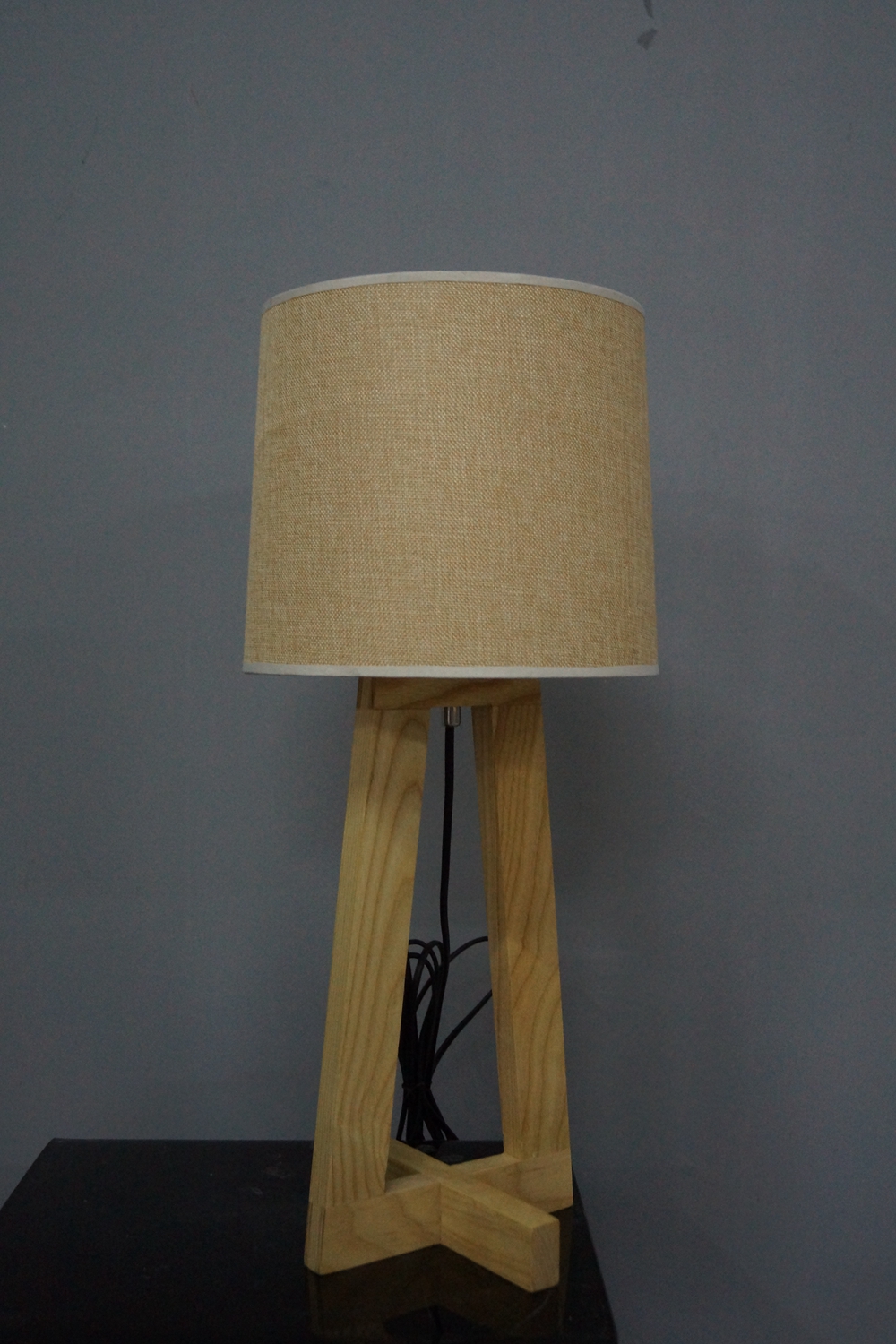 مصباح طاولة خشبية للاستخدام المنزلي (LBMT-BL)